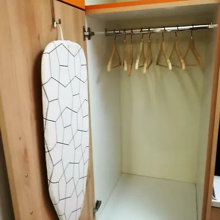 Orange Apartment *